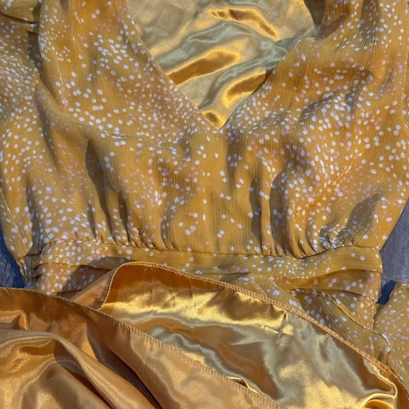 Express Gold Puff Sleeve chiffon Ruched Mini Dress - Picture 6 of 9